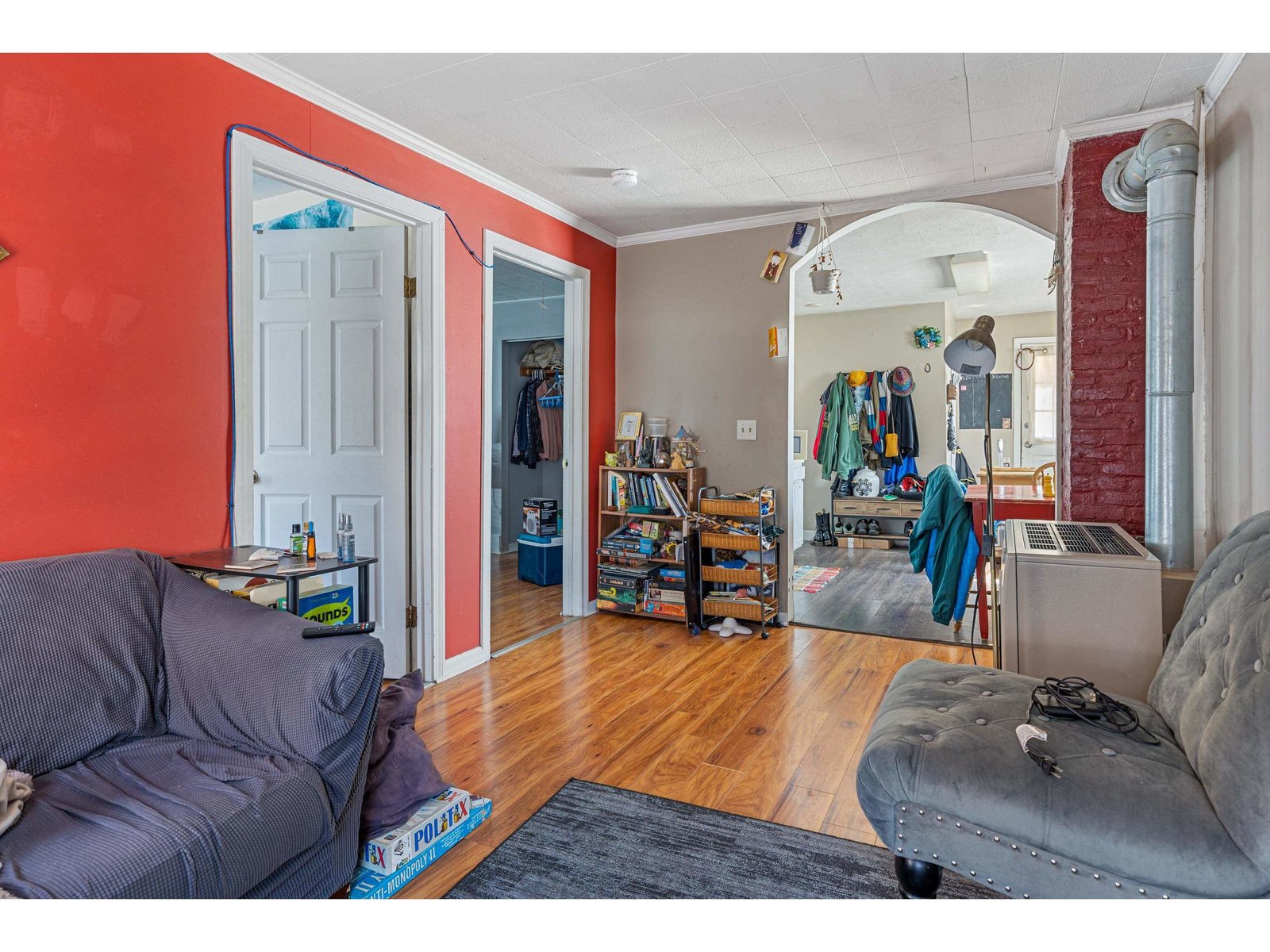 174 (Upper): Living Room