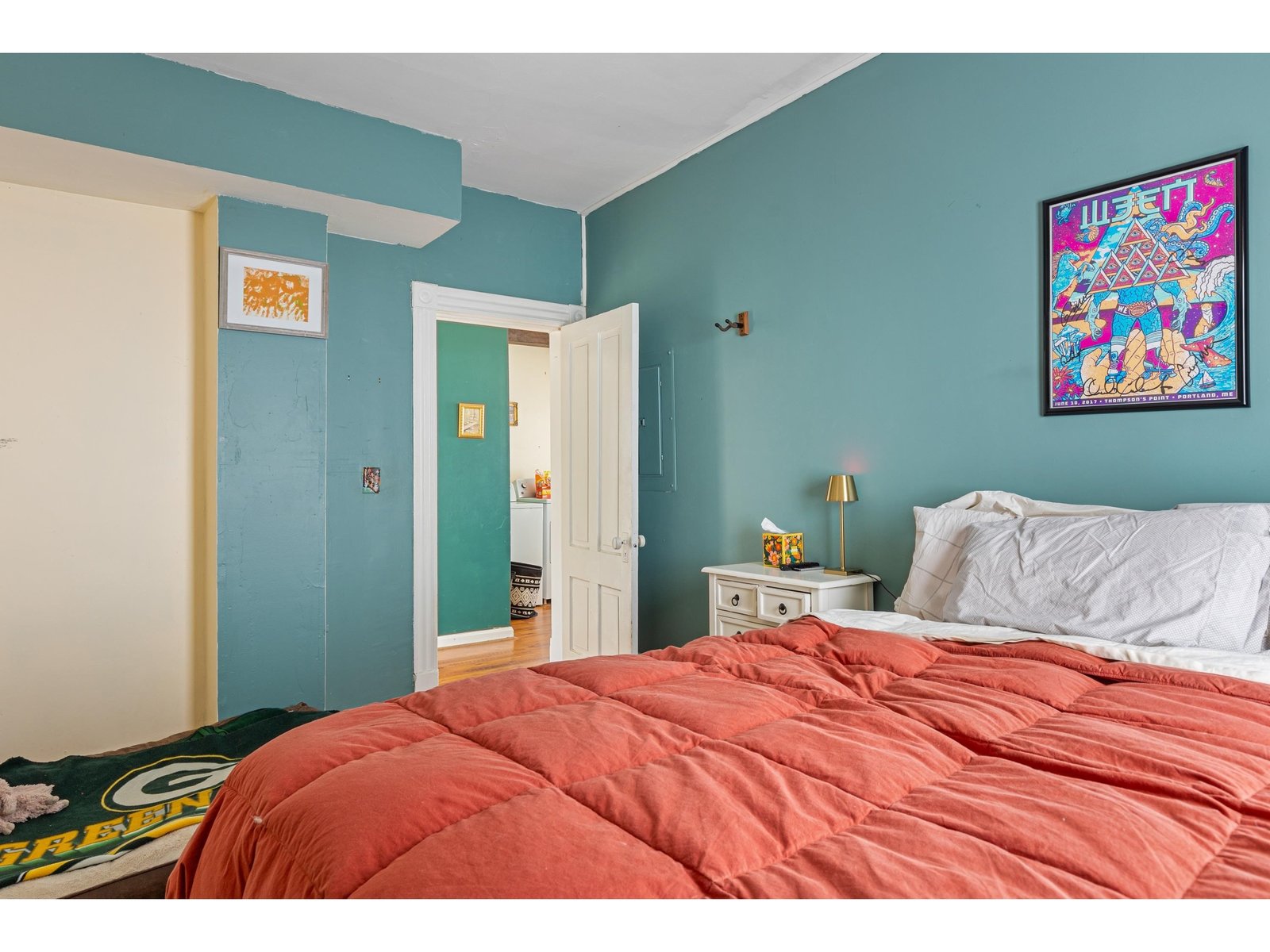 176 (Lower): Bedroom 1