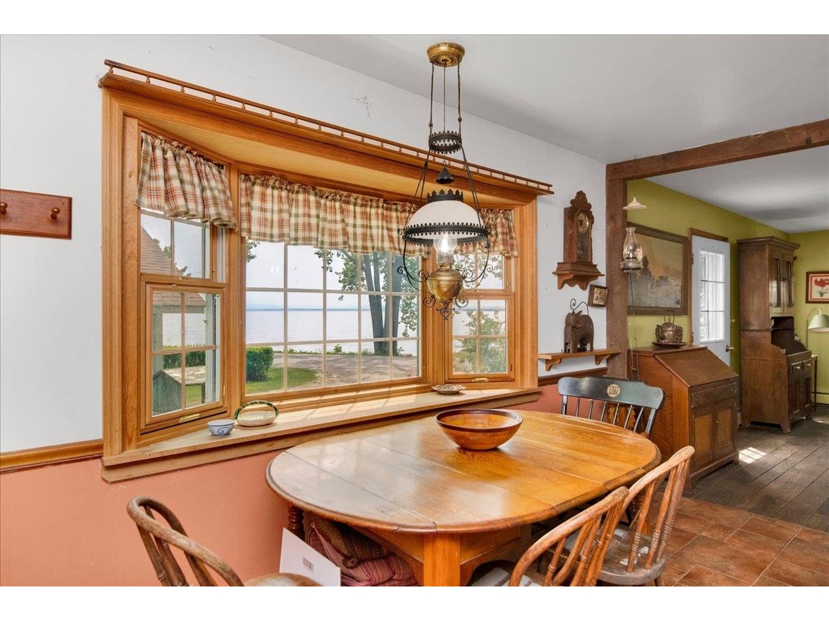 Kitchen dining area