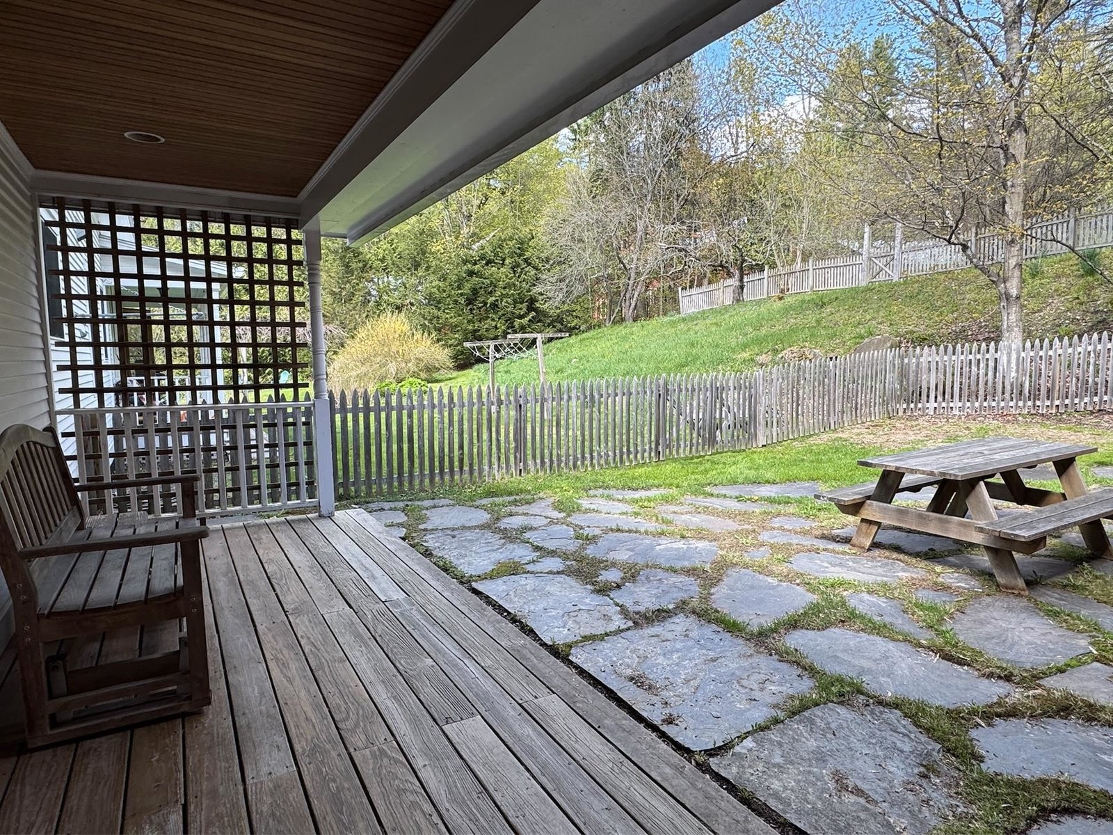 In-Law Apt Private Porch & Yard