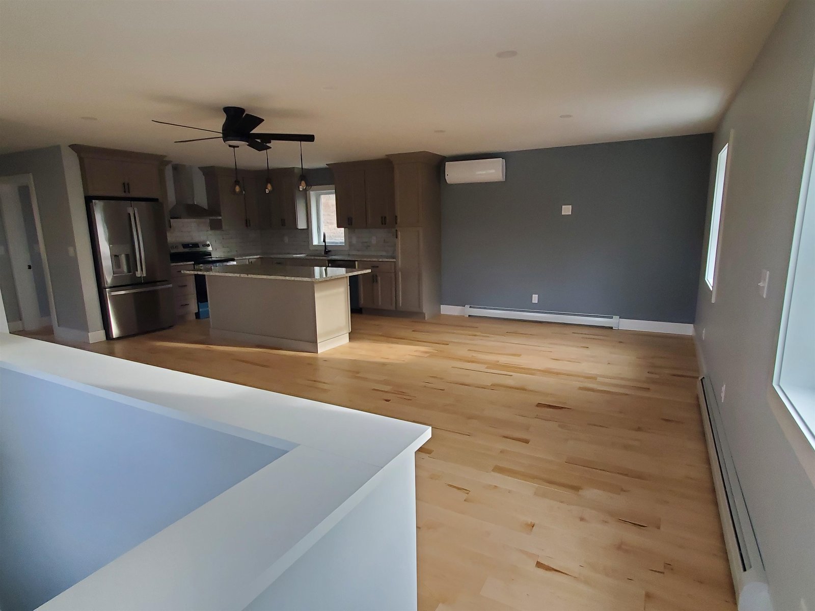 Dining & Kitchen