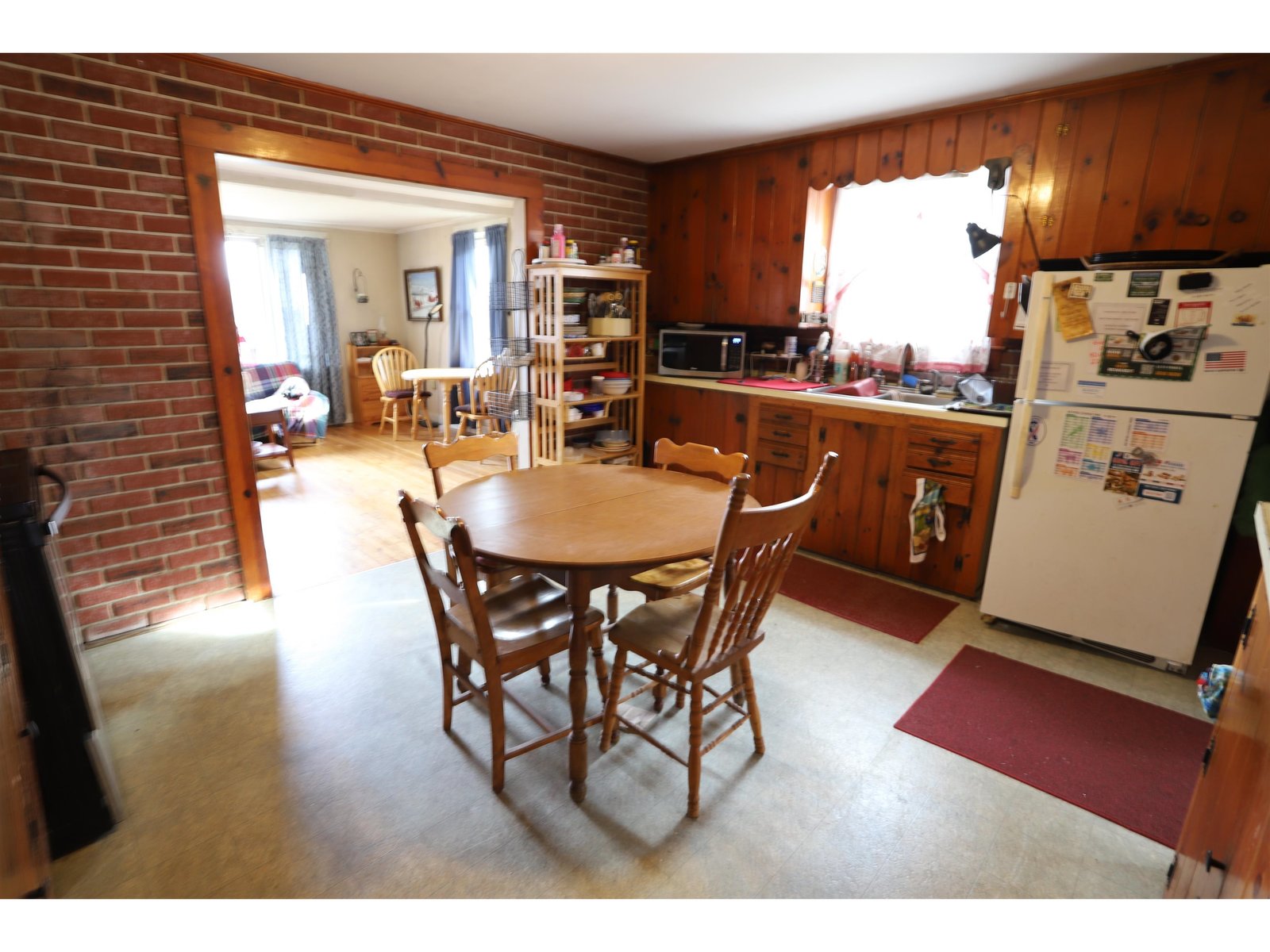 Eat-In Kitchen