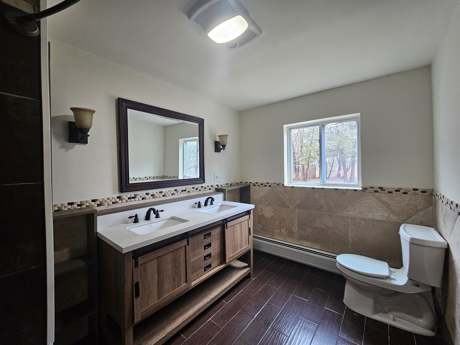 Main unit 1st floor bath