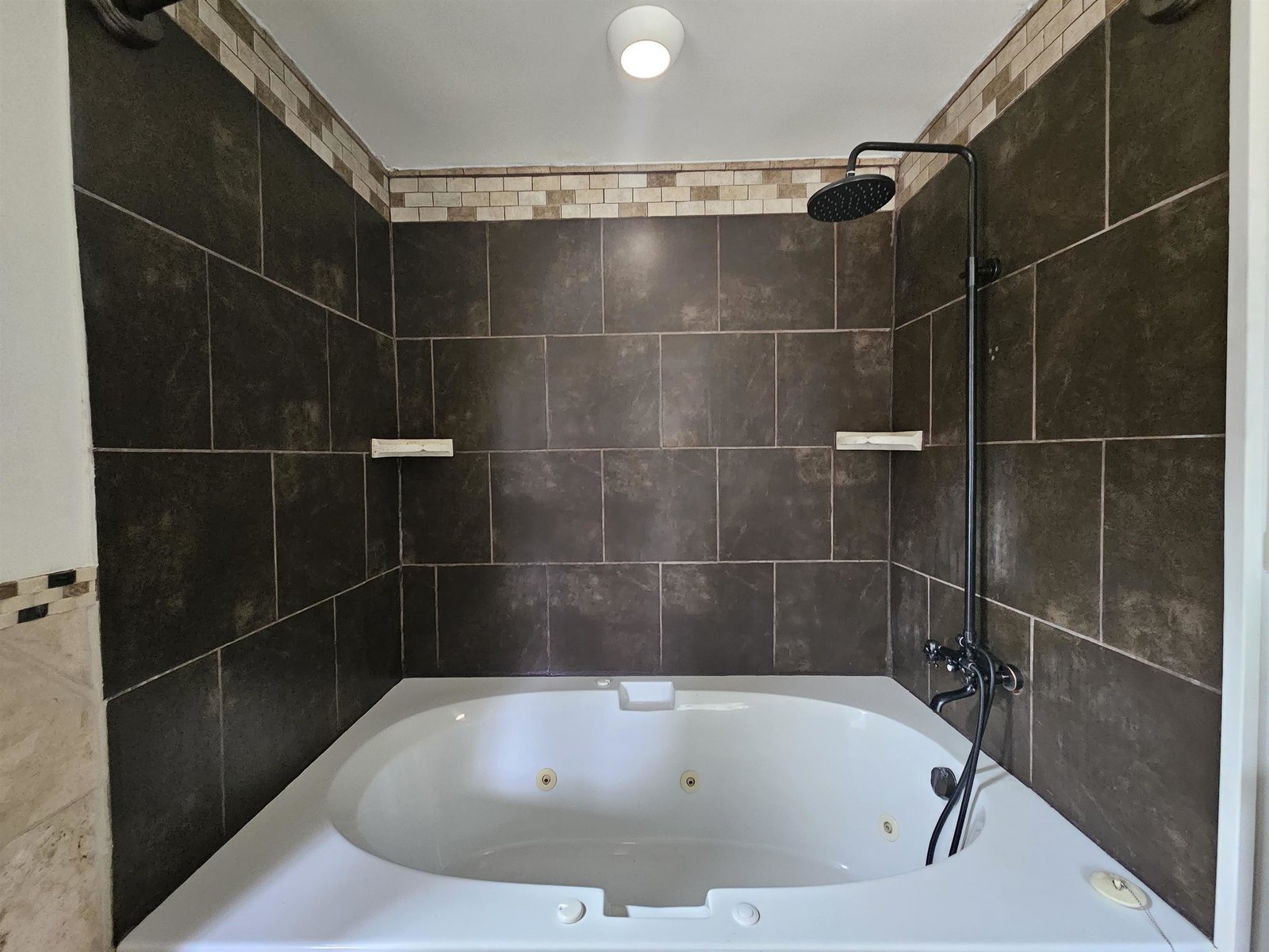 Main unit 1st floor bath