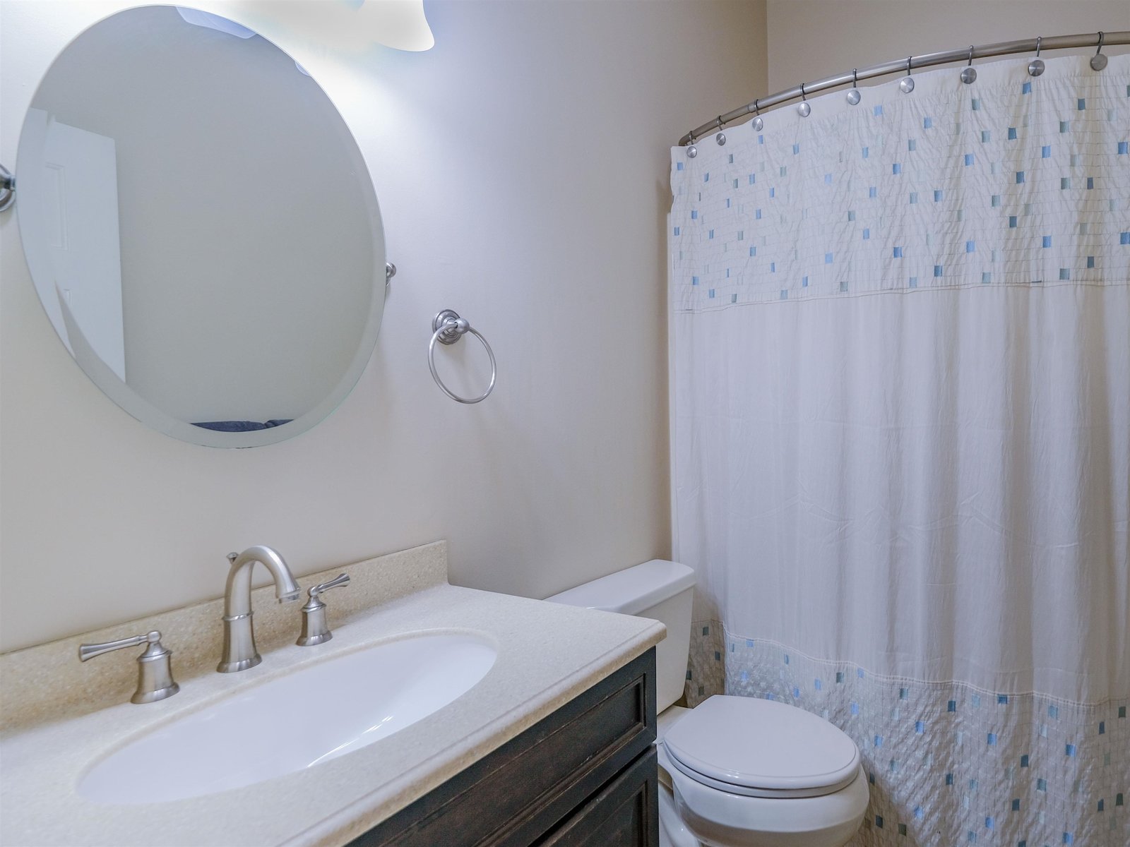 Full bathroom on top floor