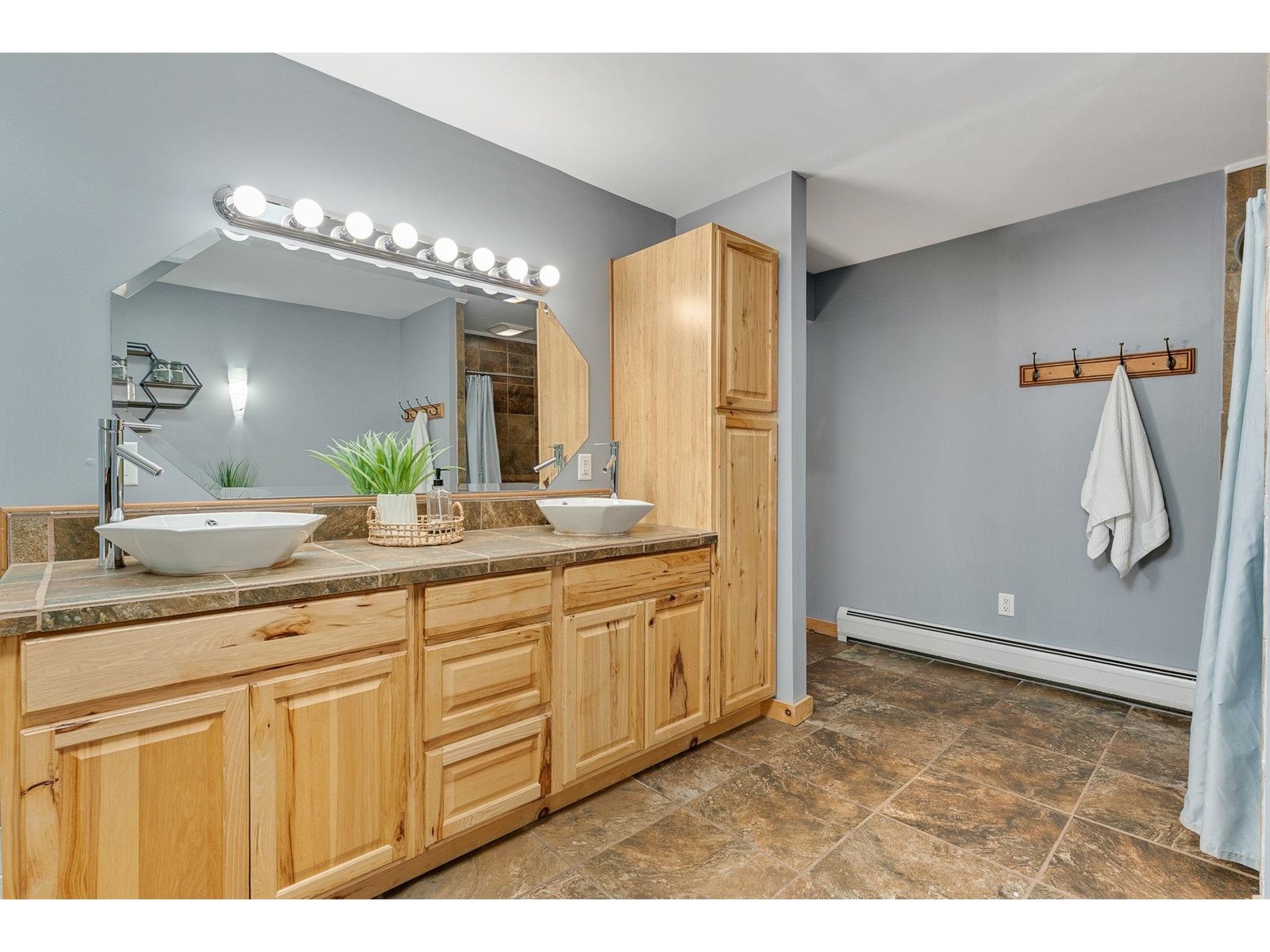 18 Valleyview Drive