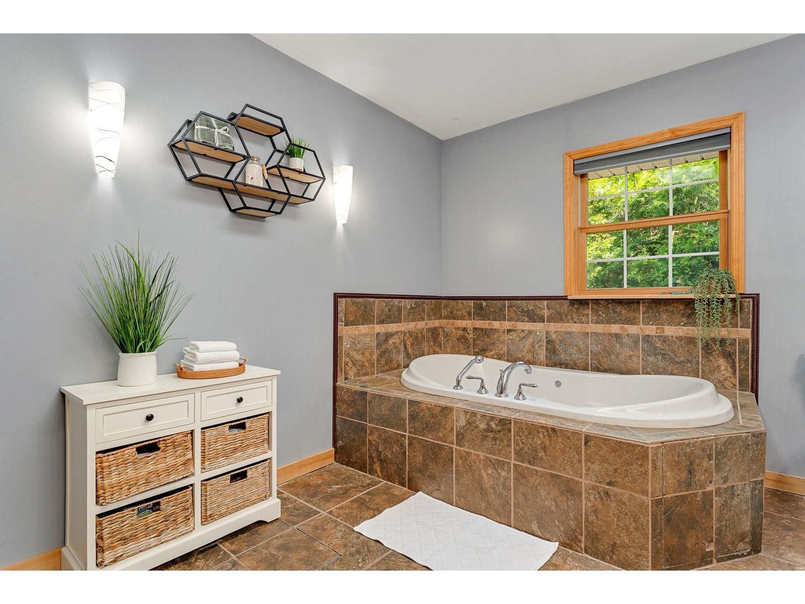 18 Valleyview Drive
