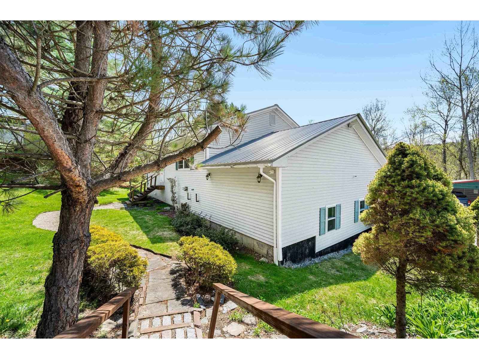18 Velie Avenue