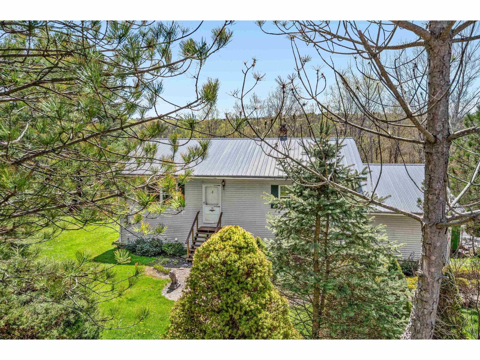 18 Velie Avenue