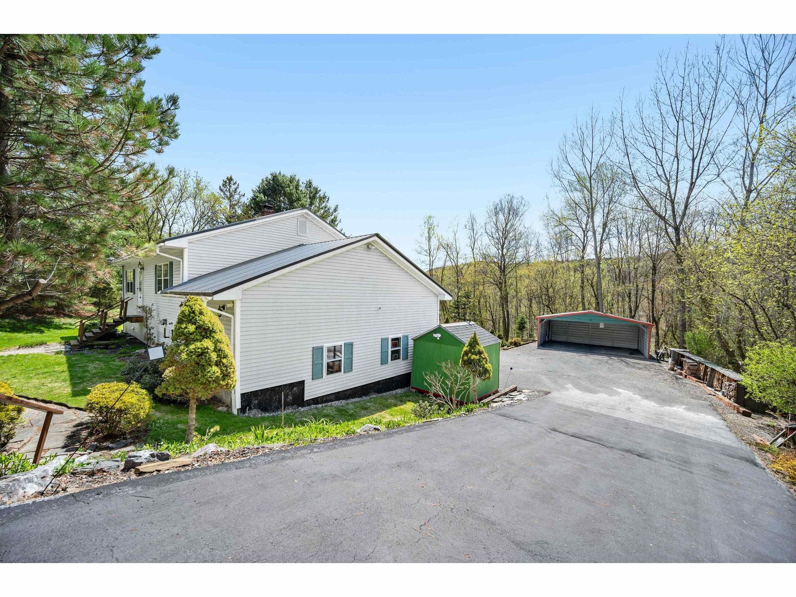 18 Velie Avenue