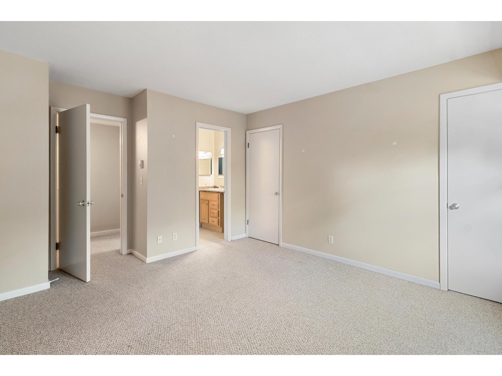 180 Ledgewood Circle, Unit 103