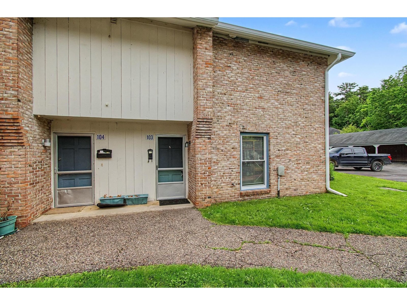 180 Ledgewood Circle, Unit 103