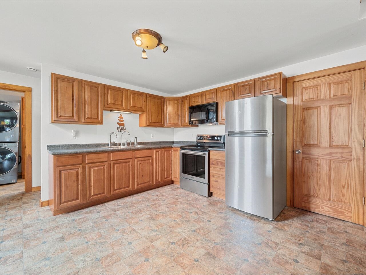 Spacious kitchen!
