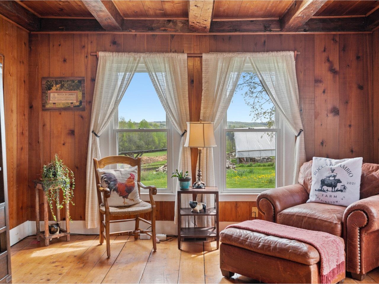 Full of farmhouse charm!