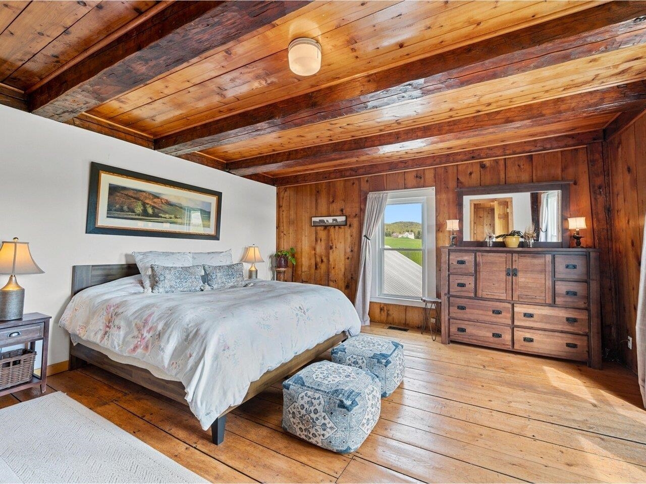 Adorable primary bedroom