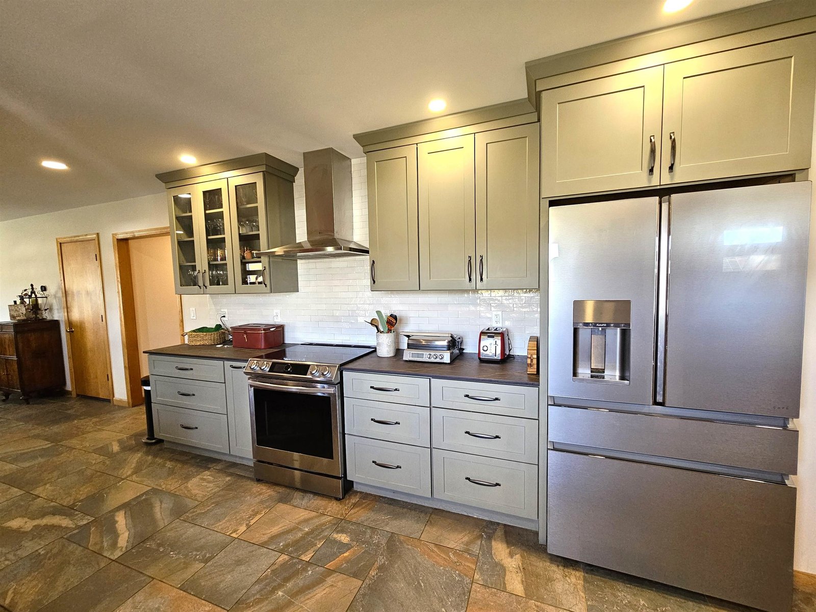 Cabinets Galore
