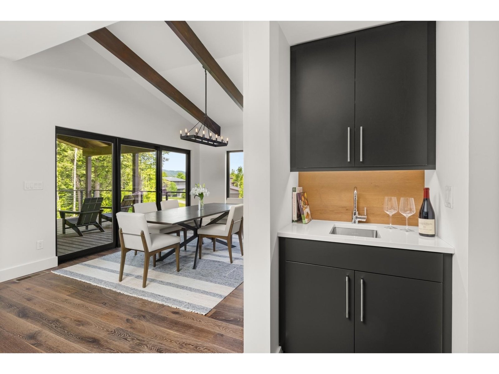 Wet bar area