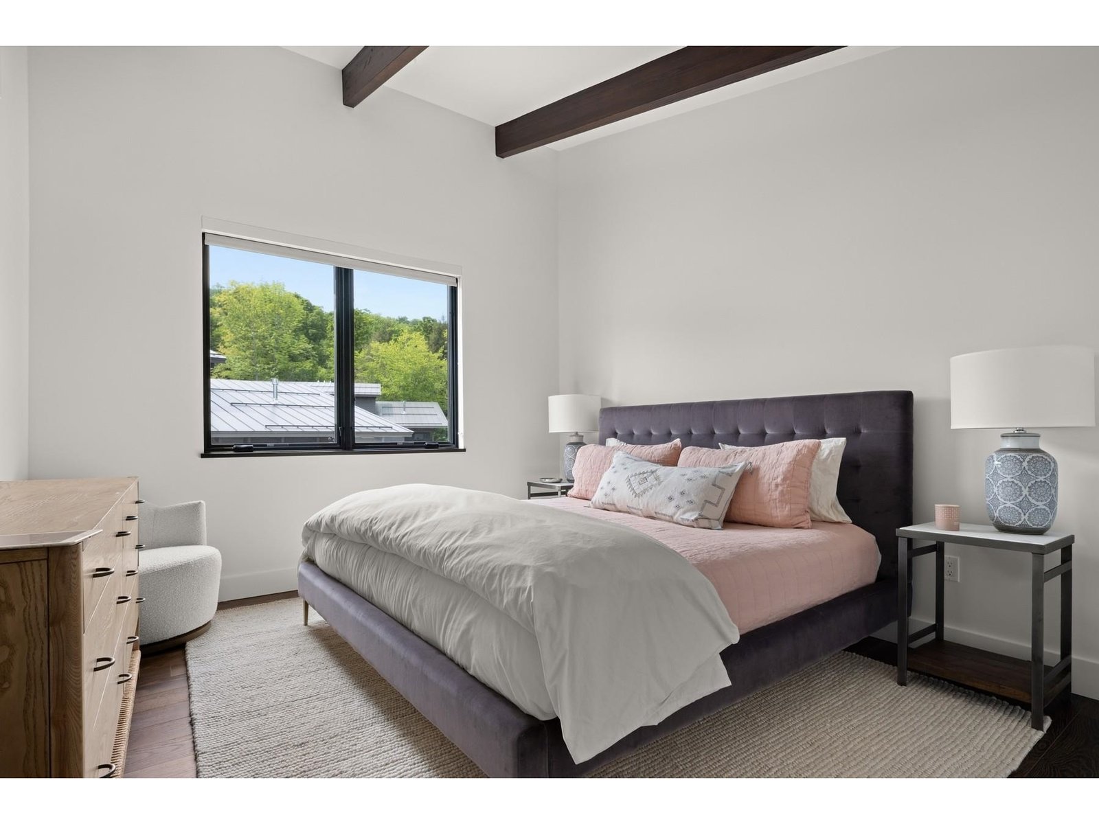 2nd floor - guest bedroom - facing side yard