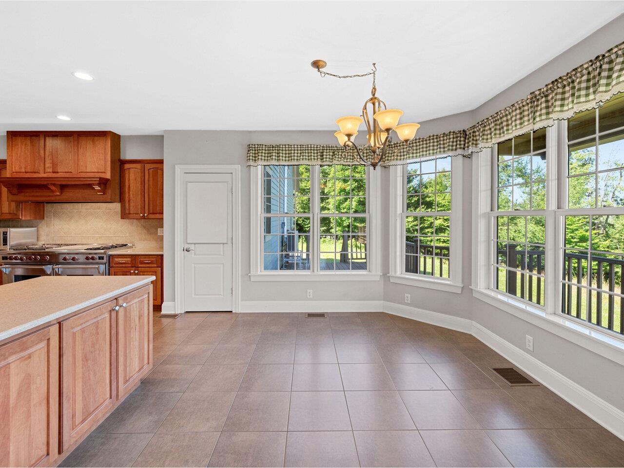 Eat-in Kitchen