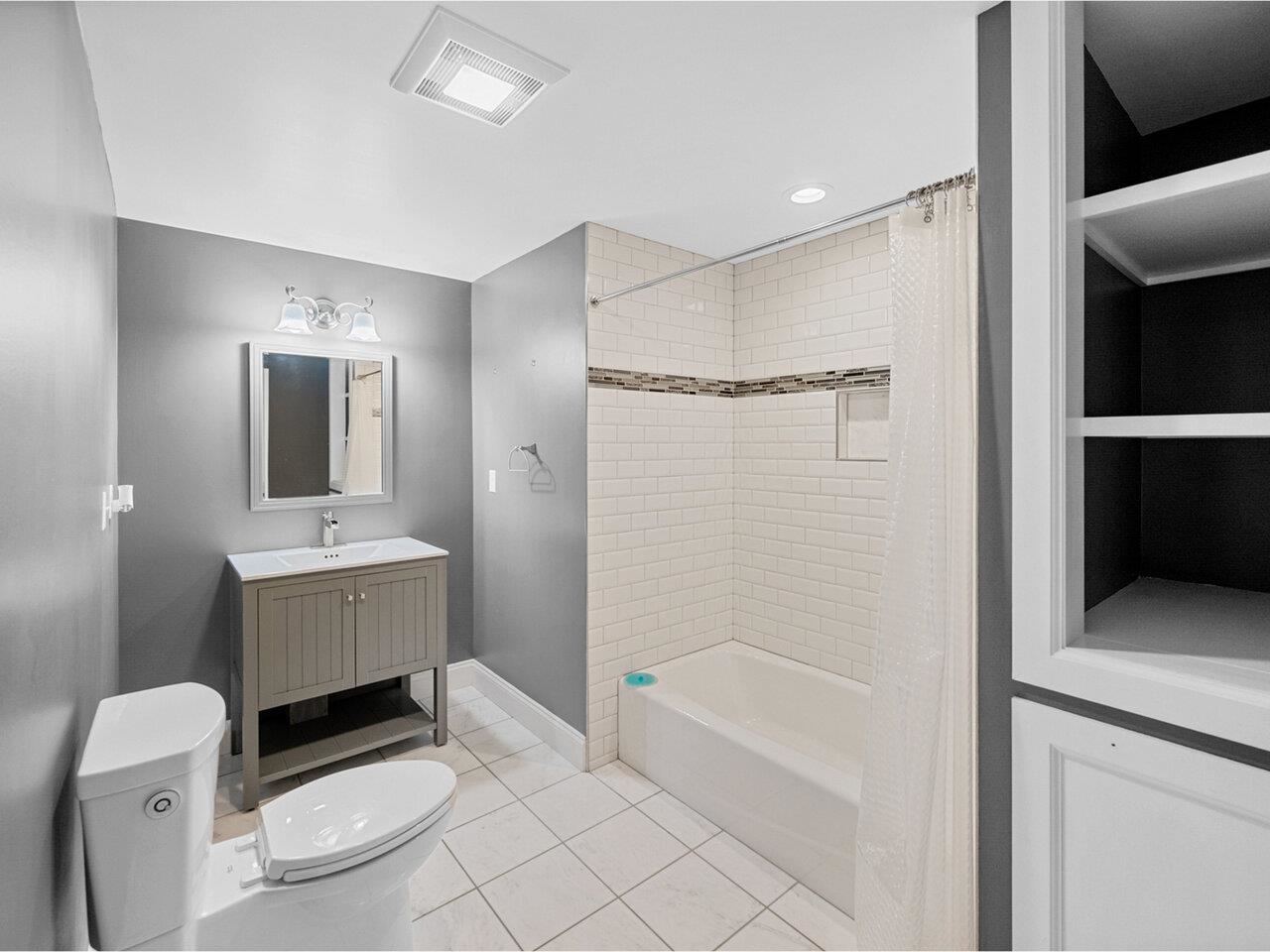 Tiled Full Bath