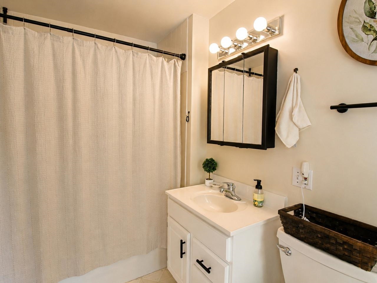 Full Modern Bath