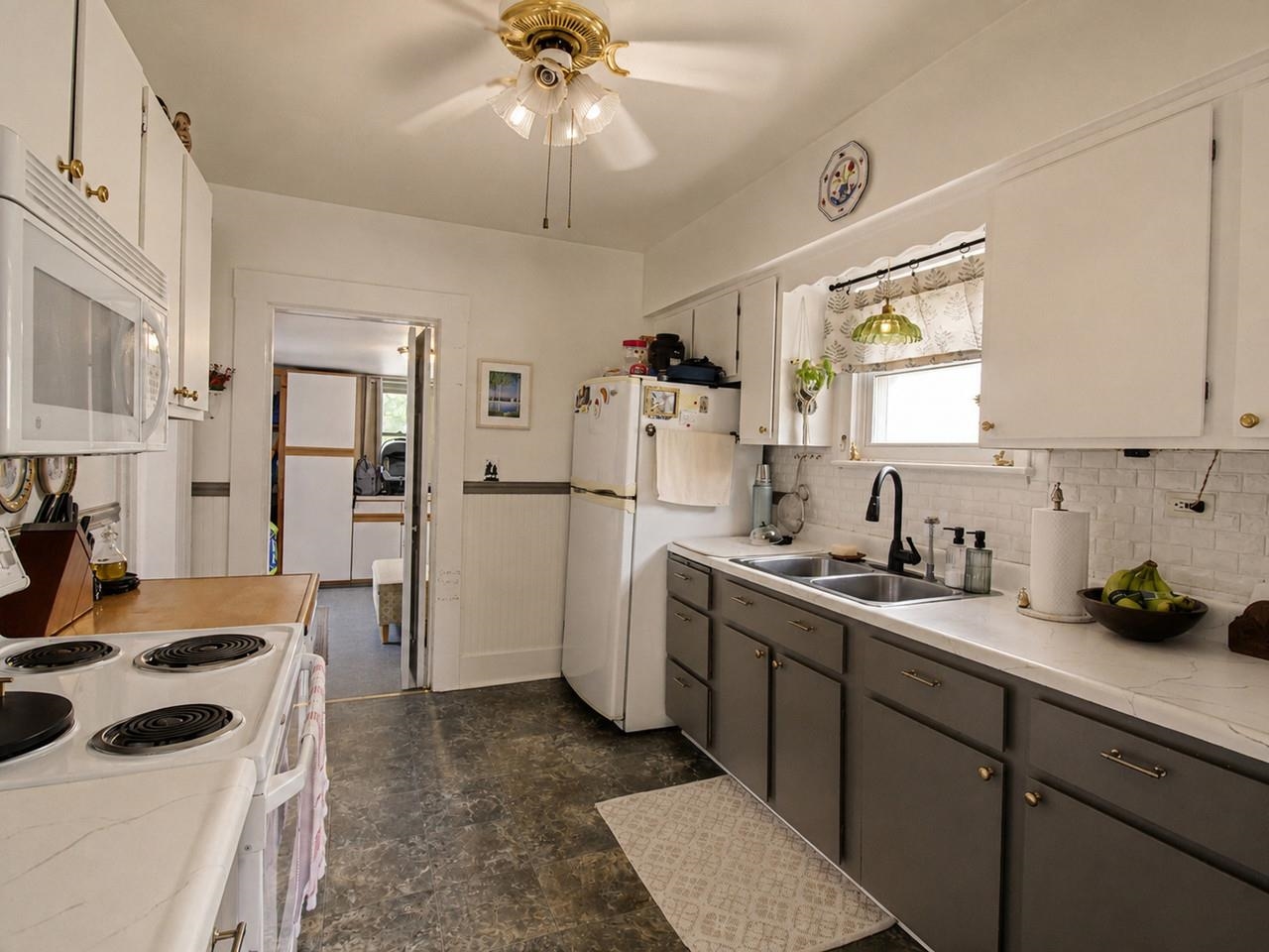 With Two Tone Cabinets