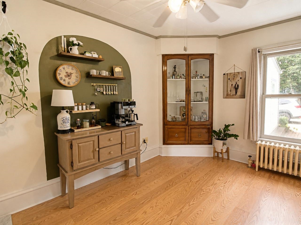 Dining Room w/Built-in Hutch