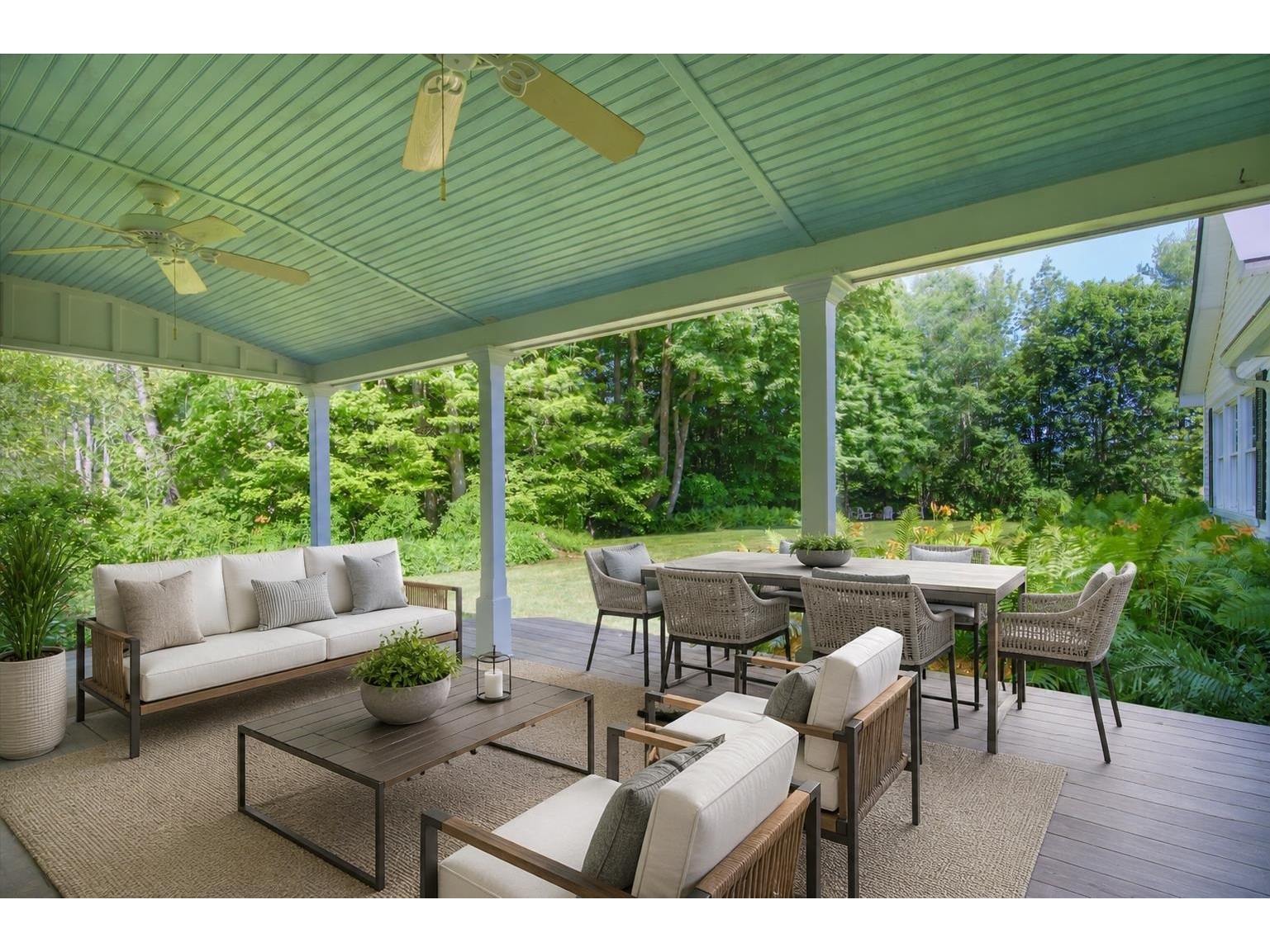 Covered Porch off the Livingroom