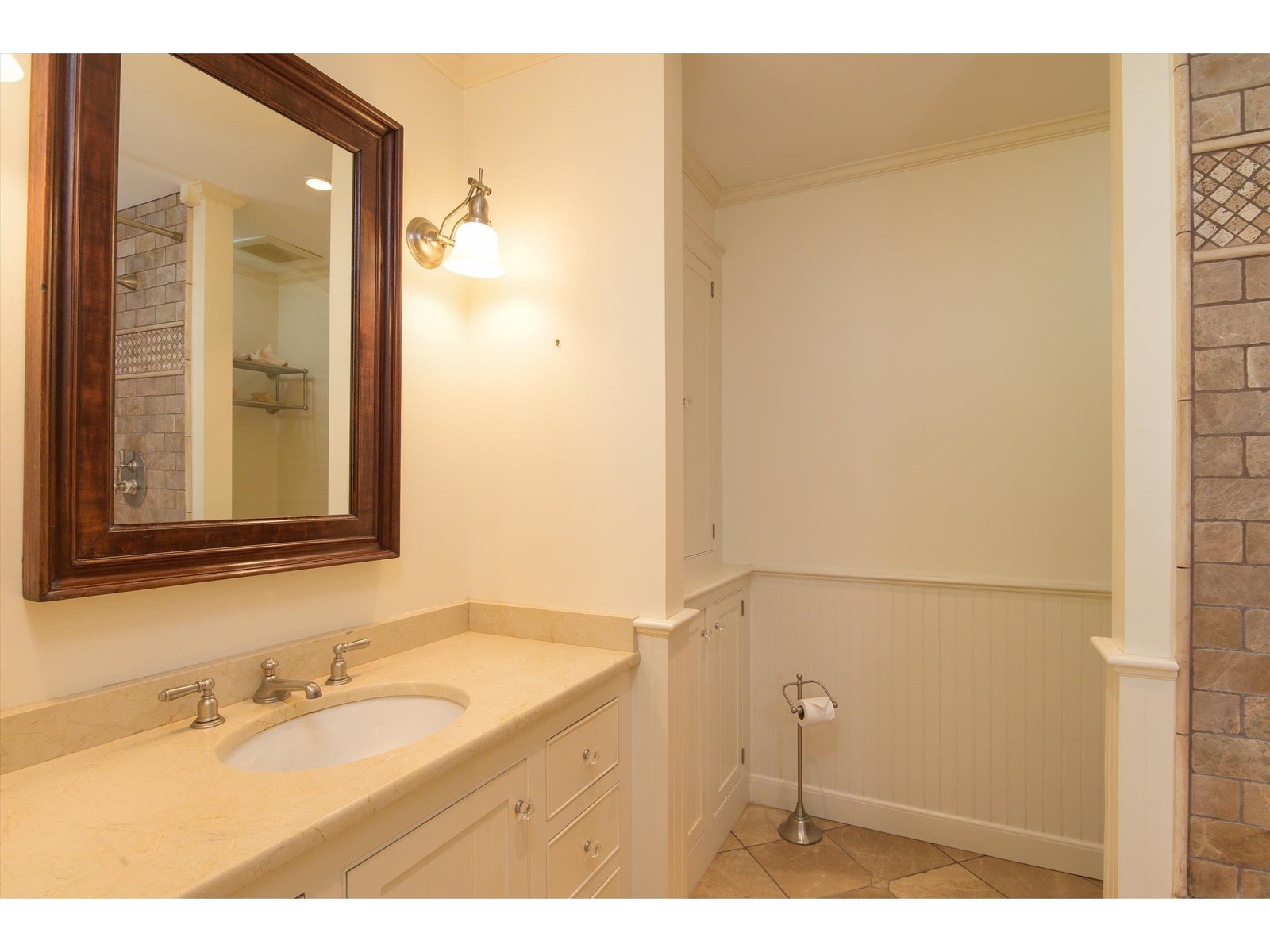 Main Level Guest Full Bath