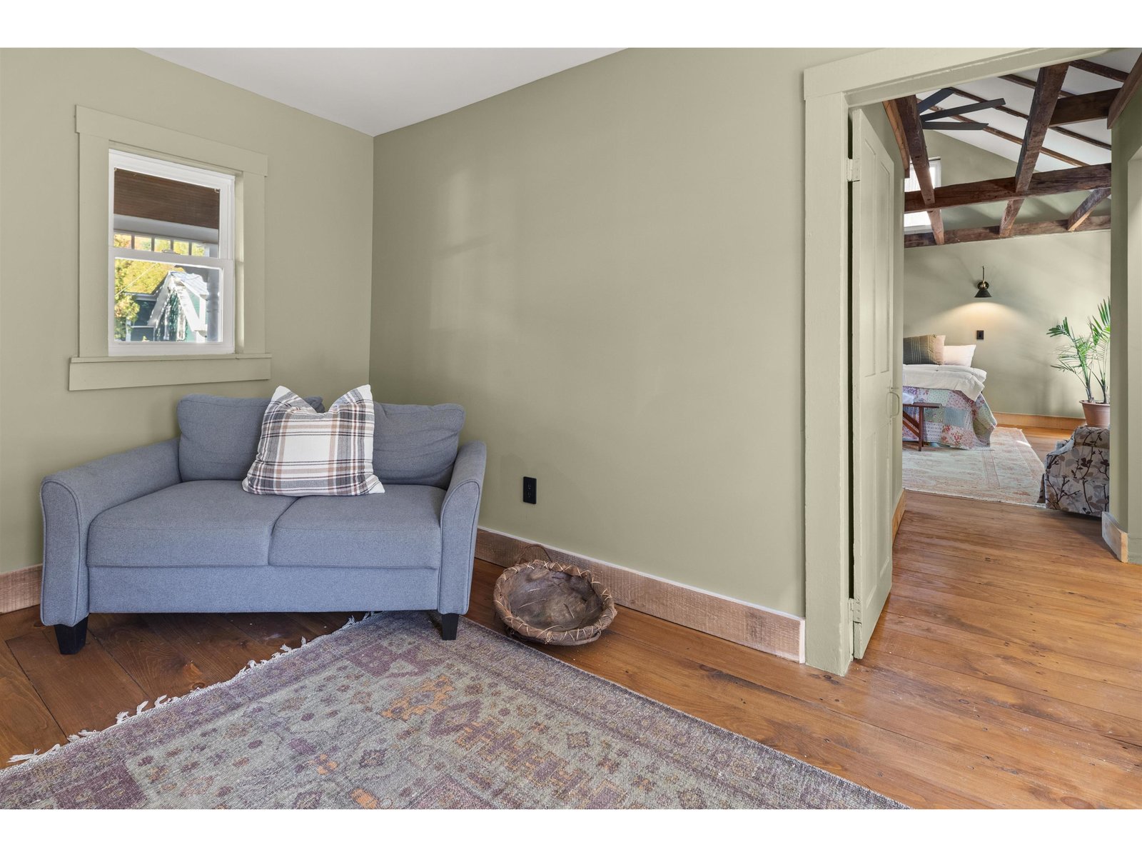 Mud room to PRIVATE Primary
