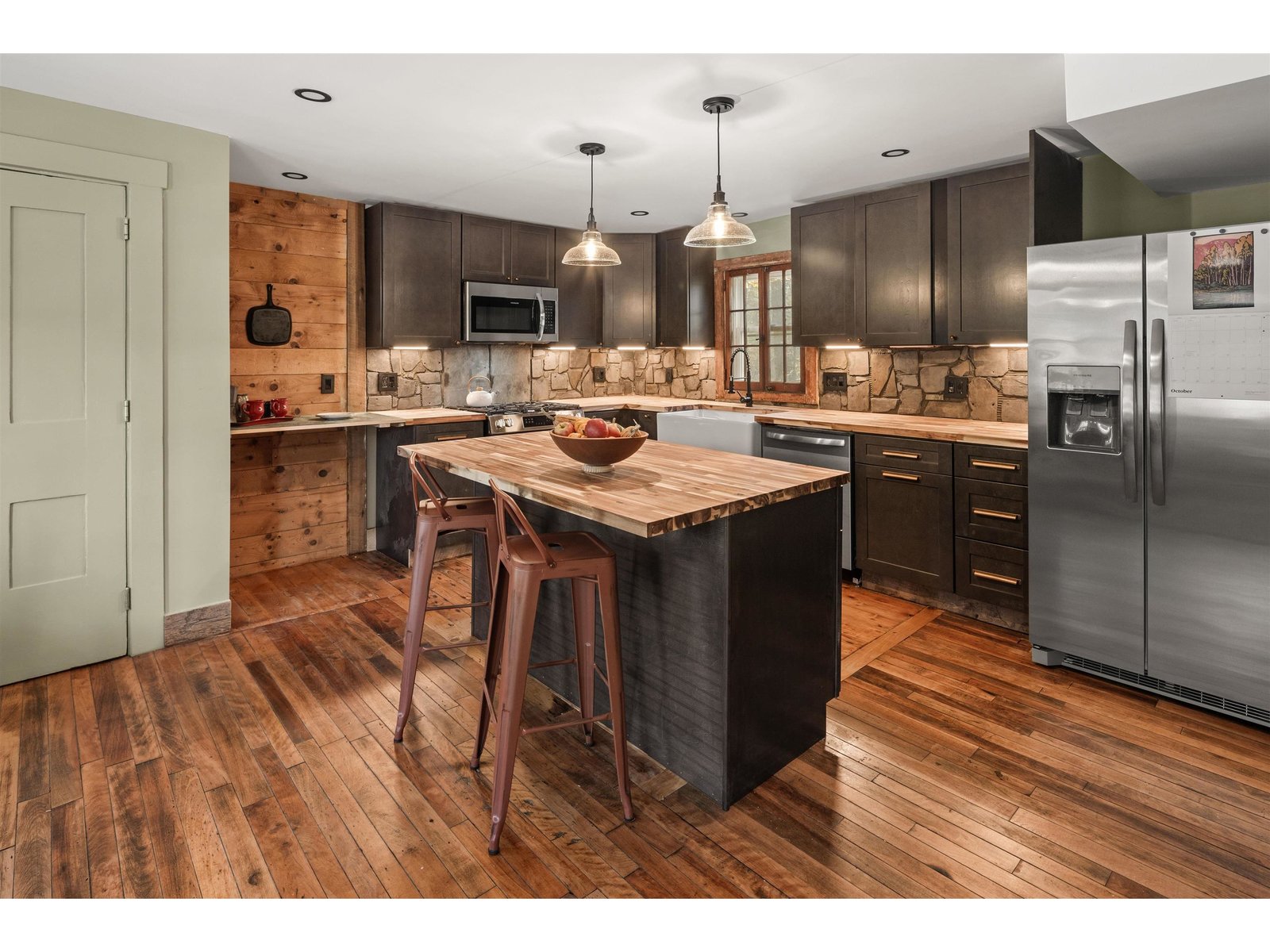 Kitchen with island