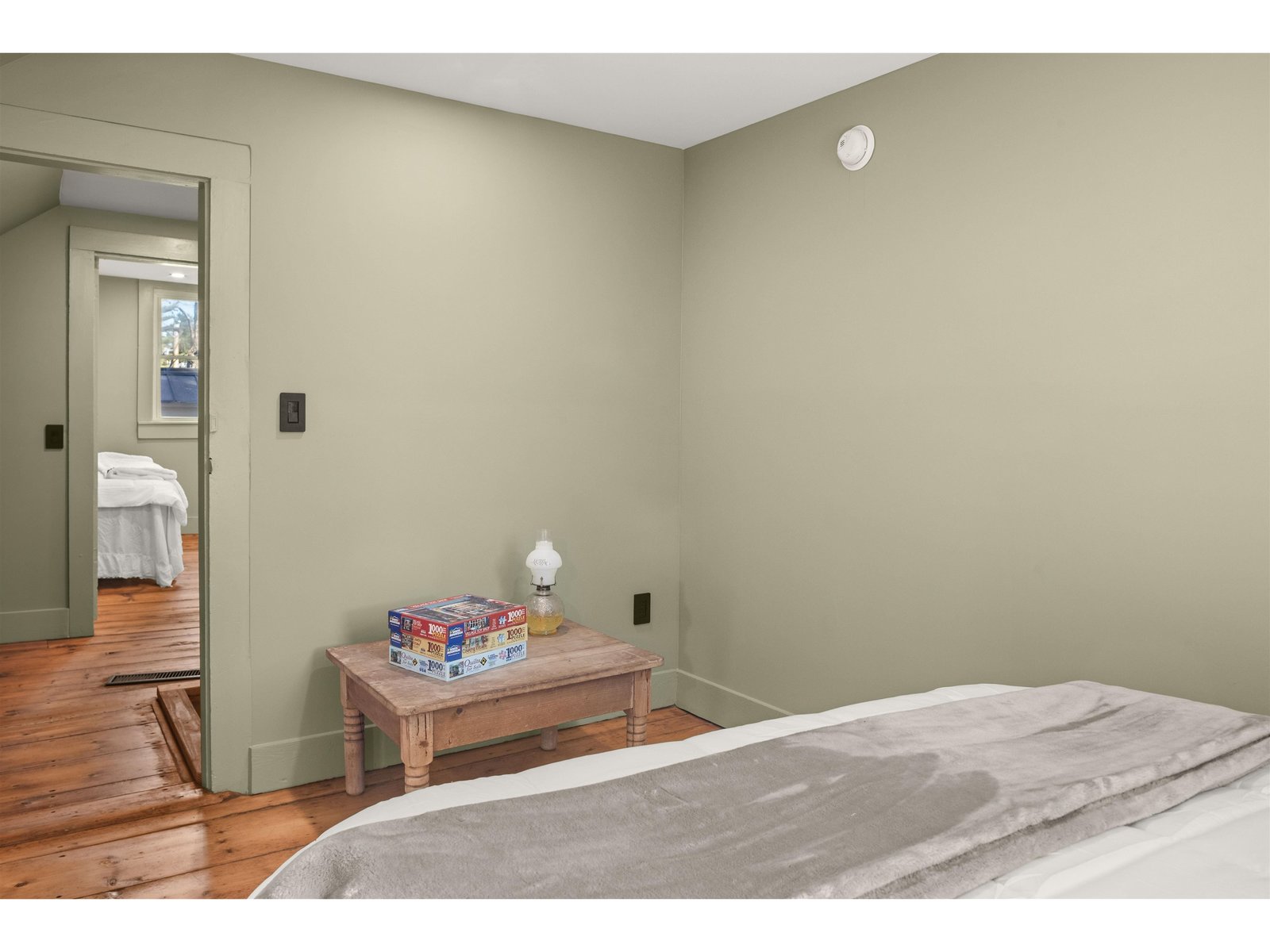 Bedroom 4 to bedroom 3