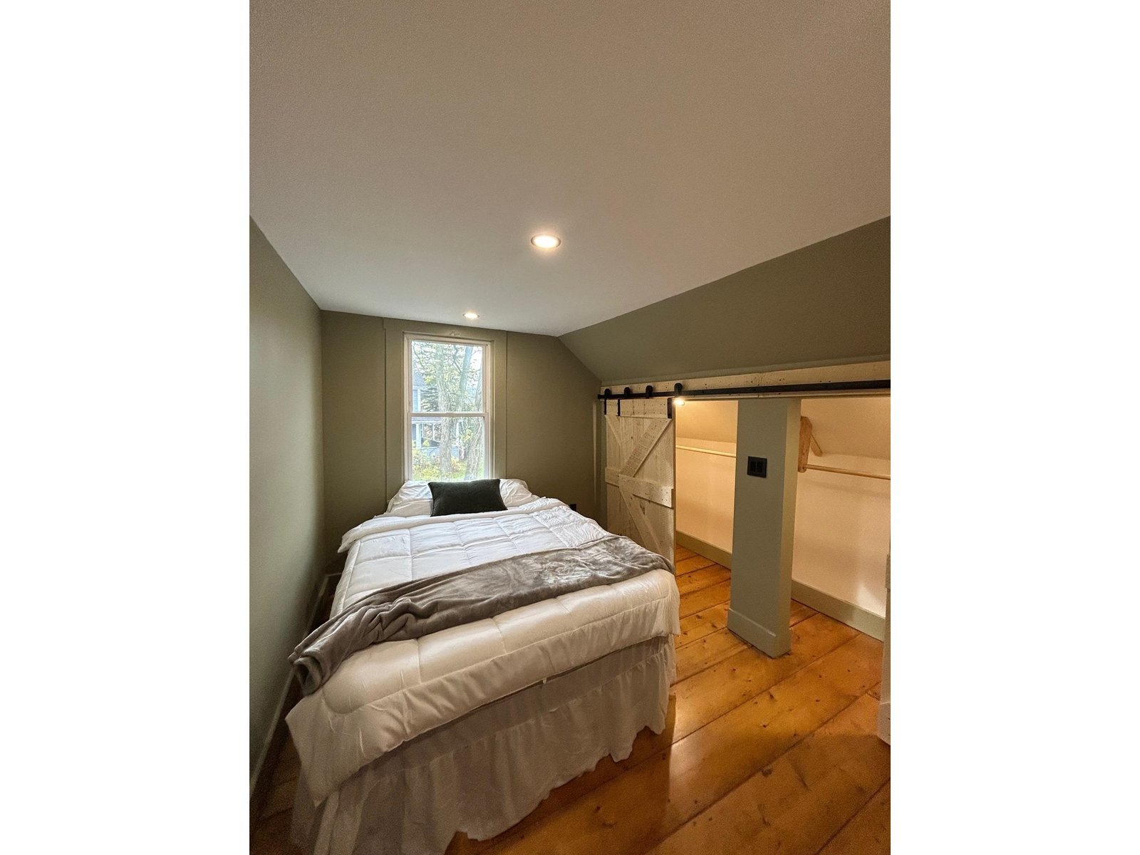 Bedroom 4 of 4