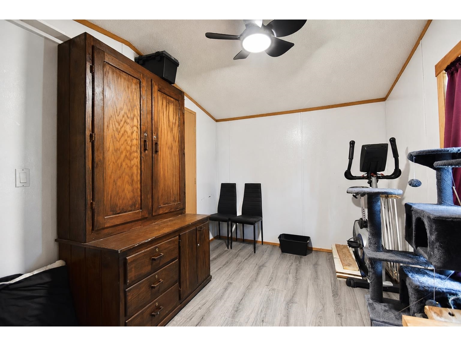 2nd bedroom