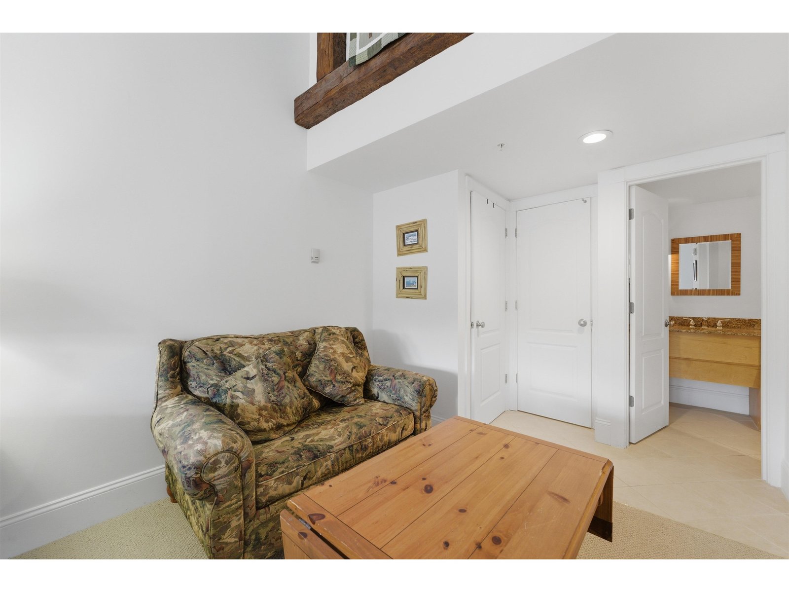 19 Village Lodge Road, Unit 409