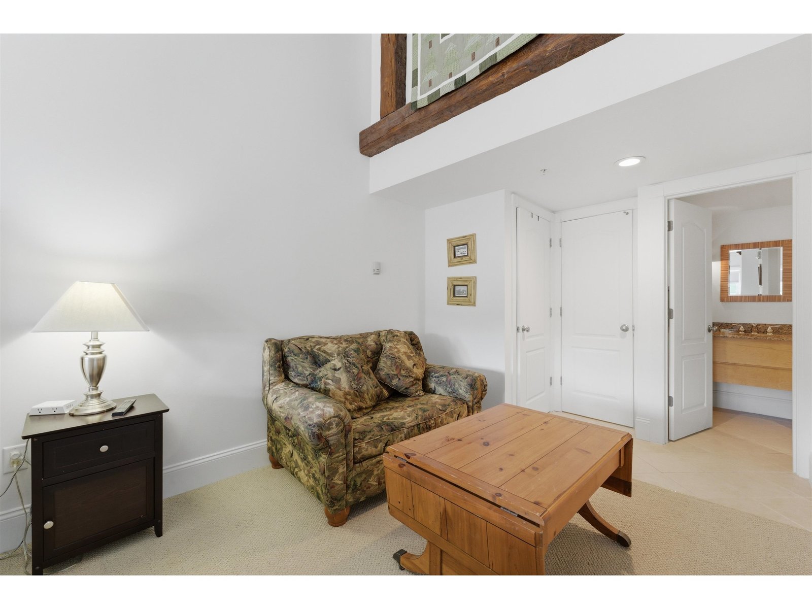 19 Village Lodge Road, Unit 409