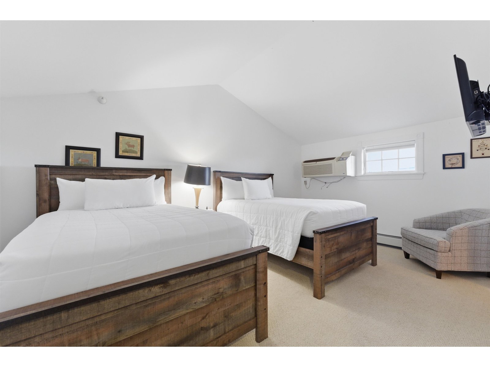 19 Village Lodge Road, Unit 409