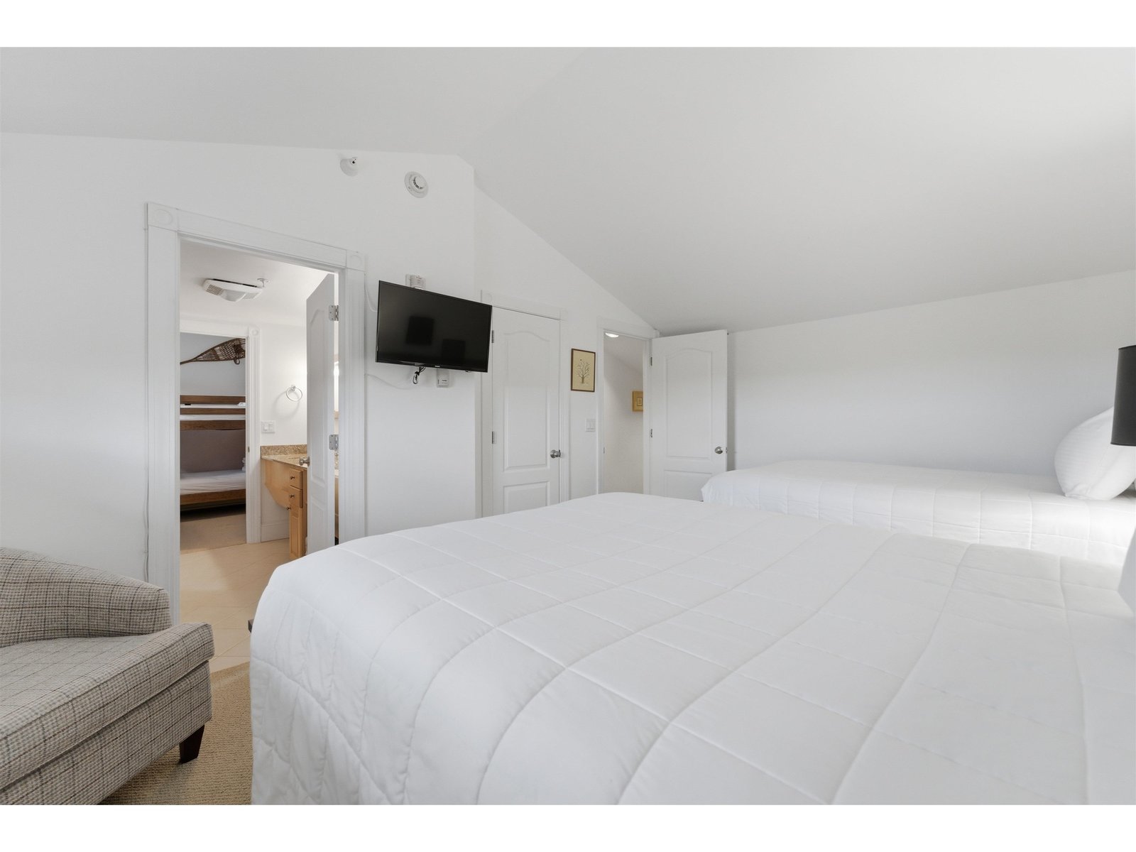 19 Village Lodge Road, Unit 409
