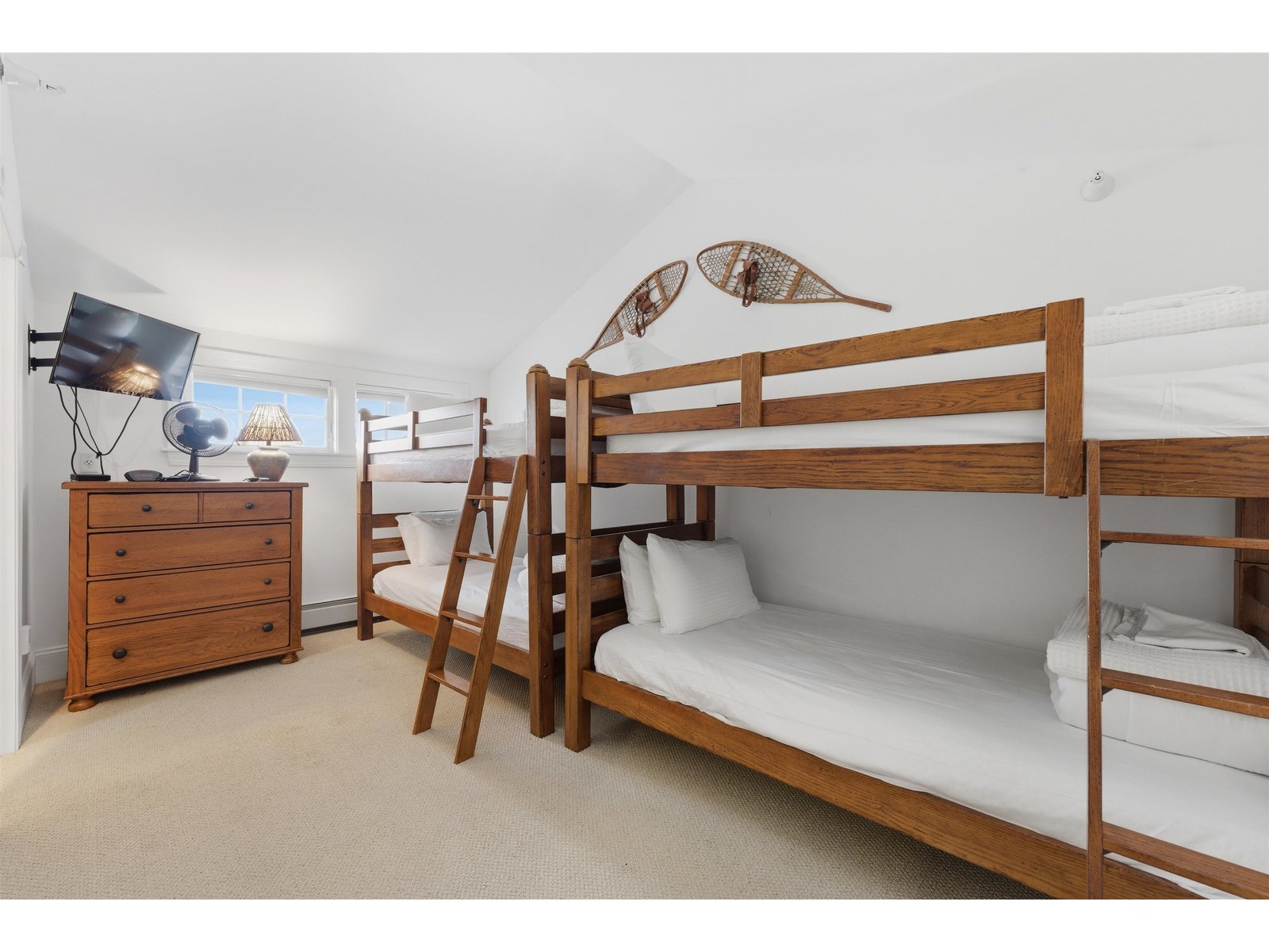 19 Village Lodge Road, Unit 409
