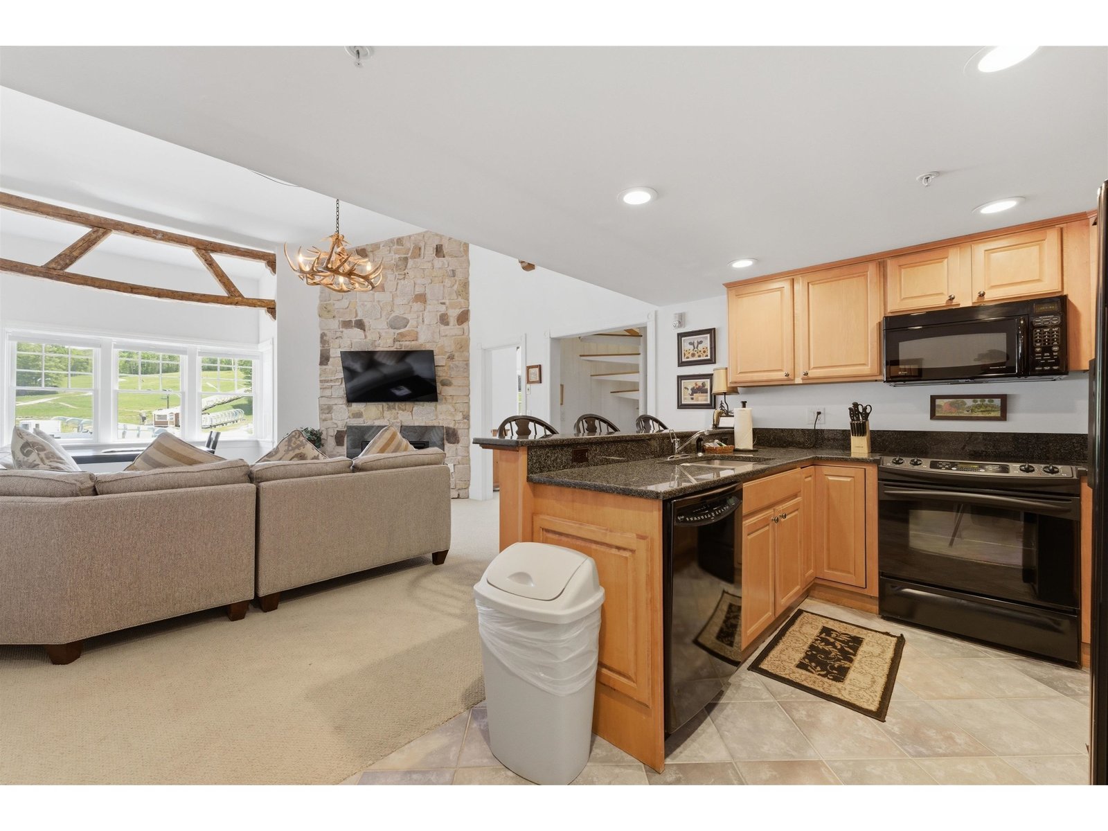 19 Village Lodge Road, Unit 409