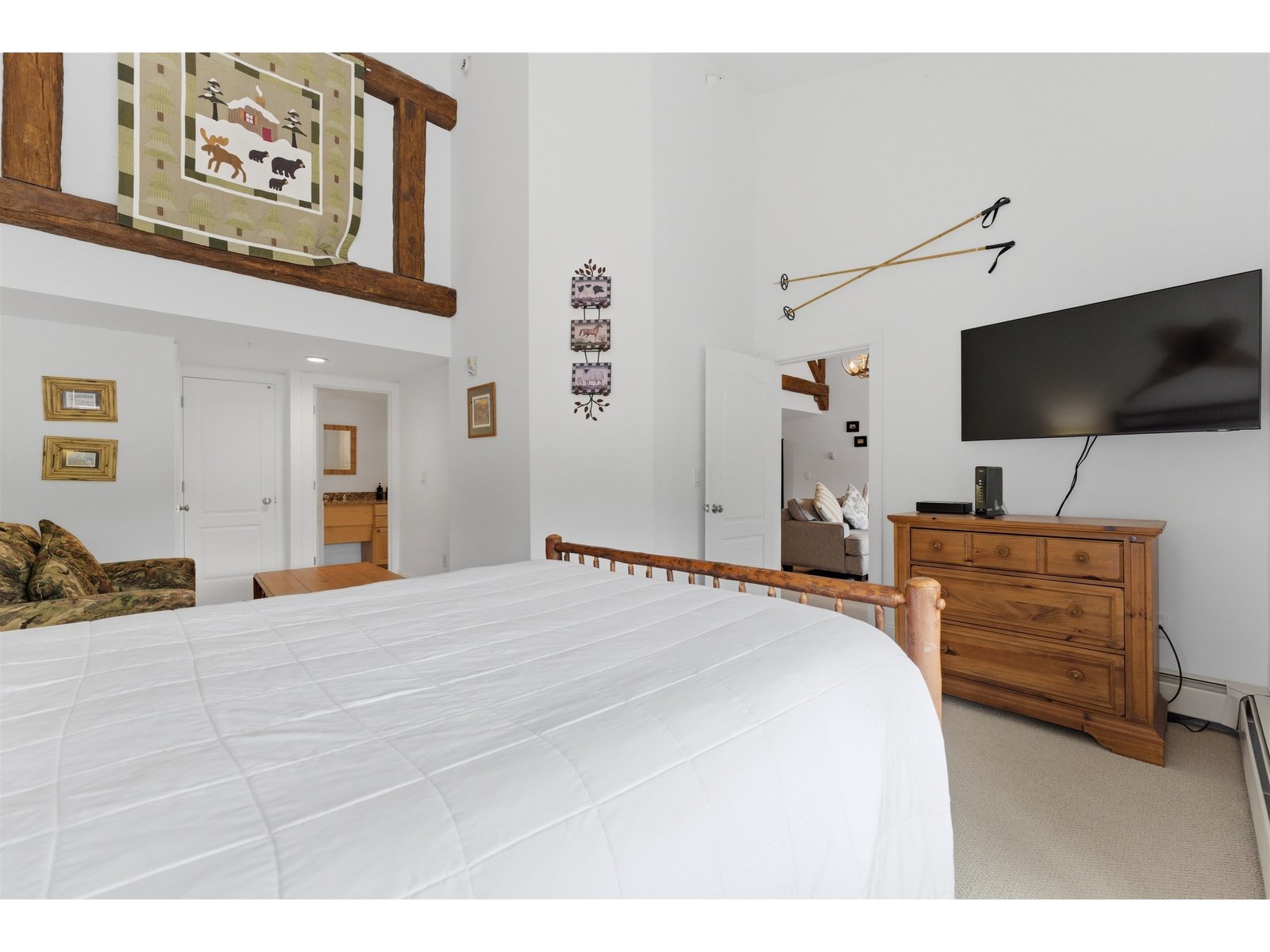 19 Village Lodge Road, Unit 409