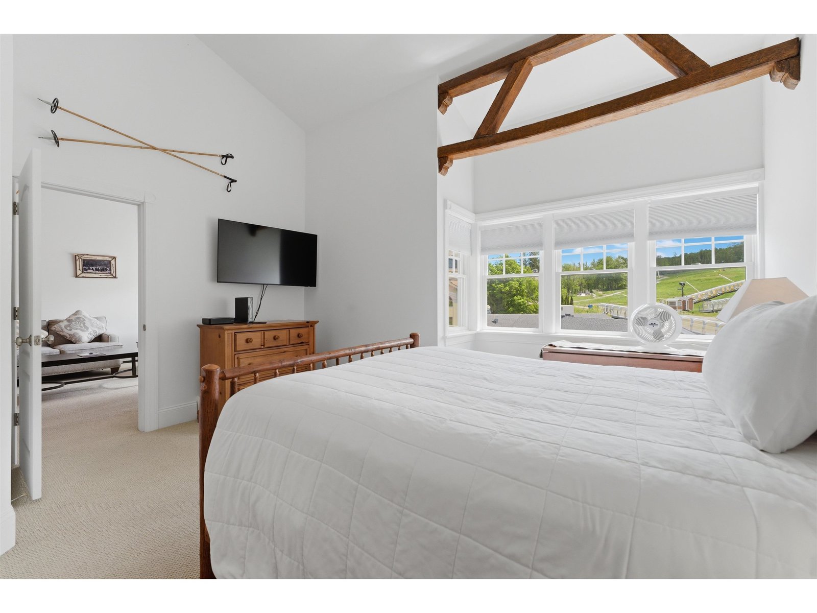 19 Village Lodge Road, Unit 409