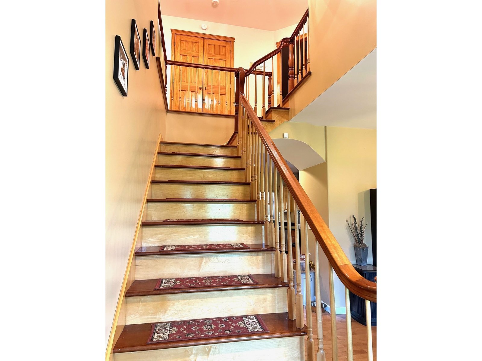Open landing on top of stairs.