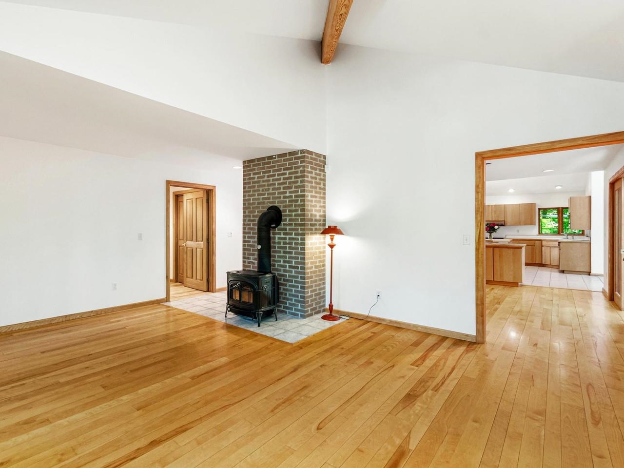 Vaulted ceiling w/wood beams