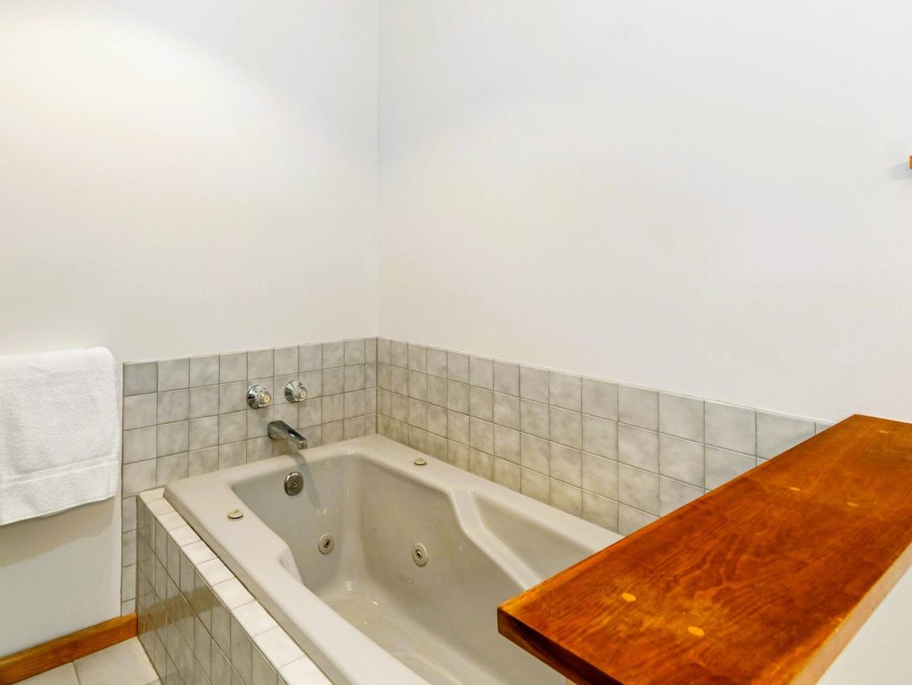 Soaker tub & shower stall