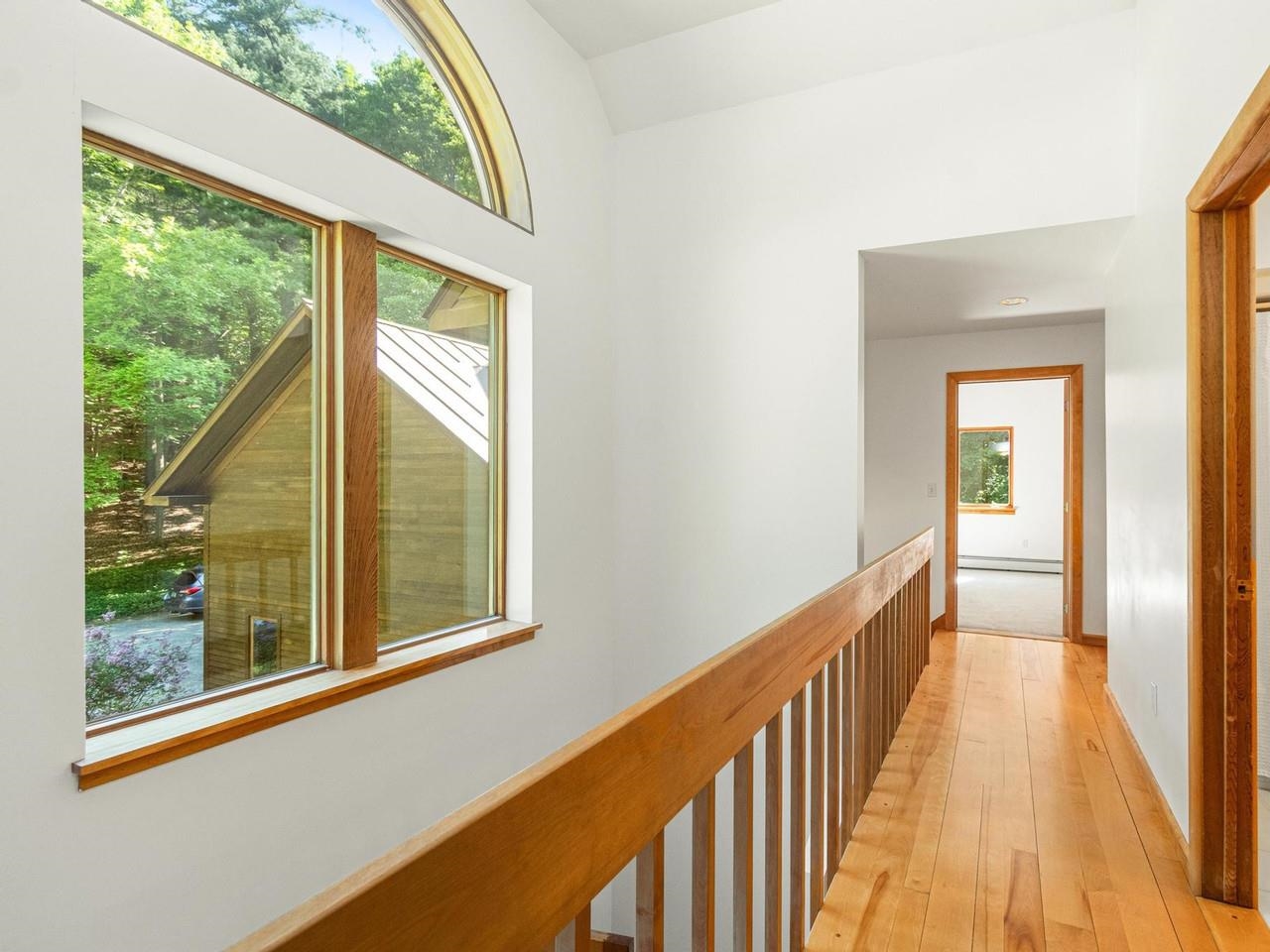 Balcony overlooking foyer