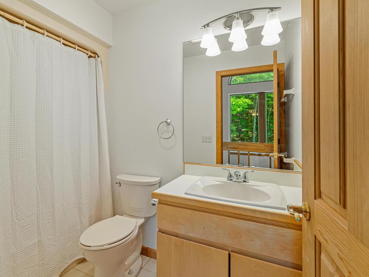 Full bath on 2nd floor