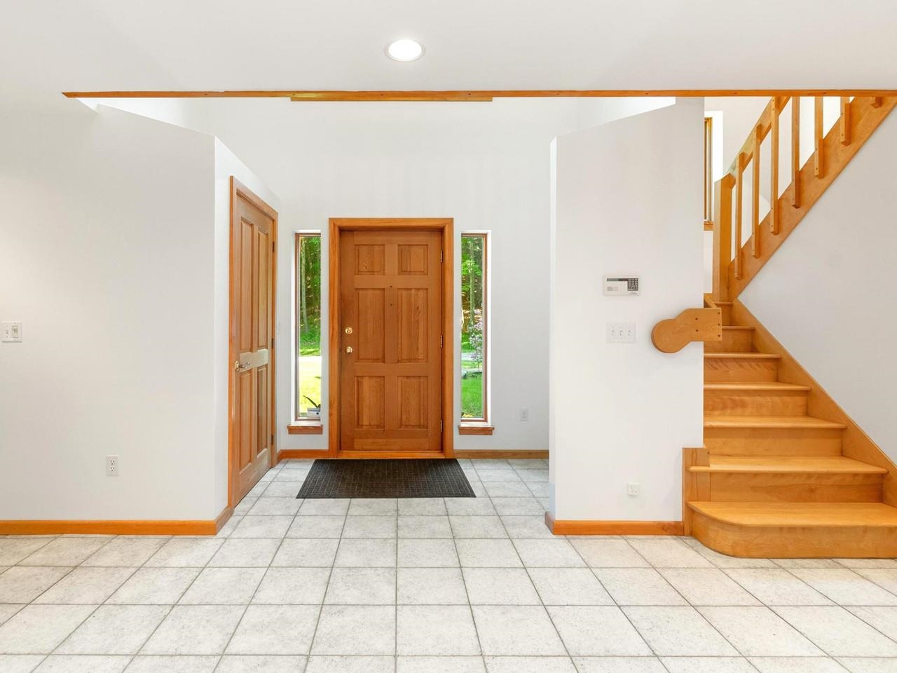 Grand front foyer & staircase