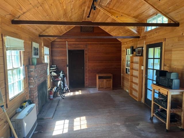 Center living/dining room