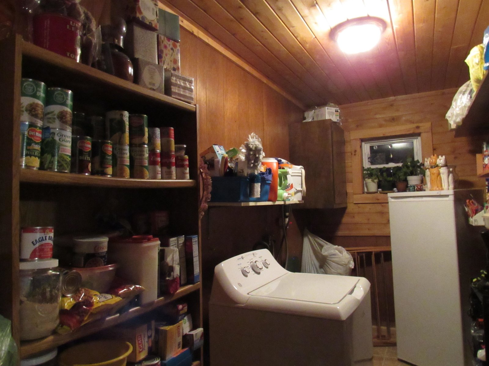 Large Walk in Pantry & Laundry